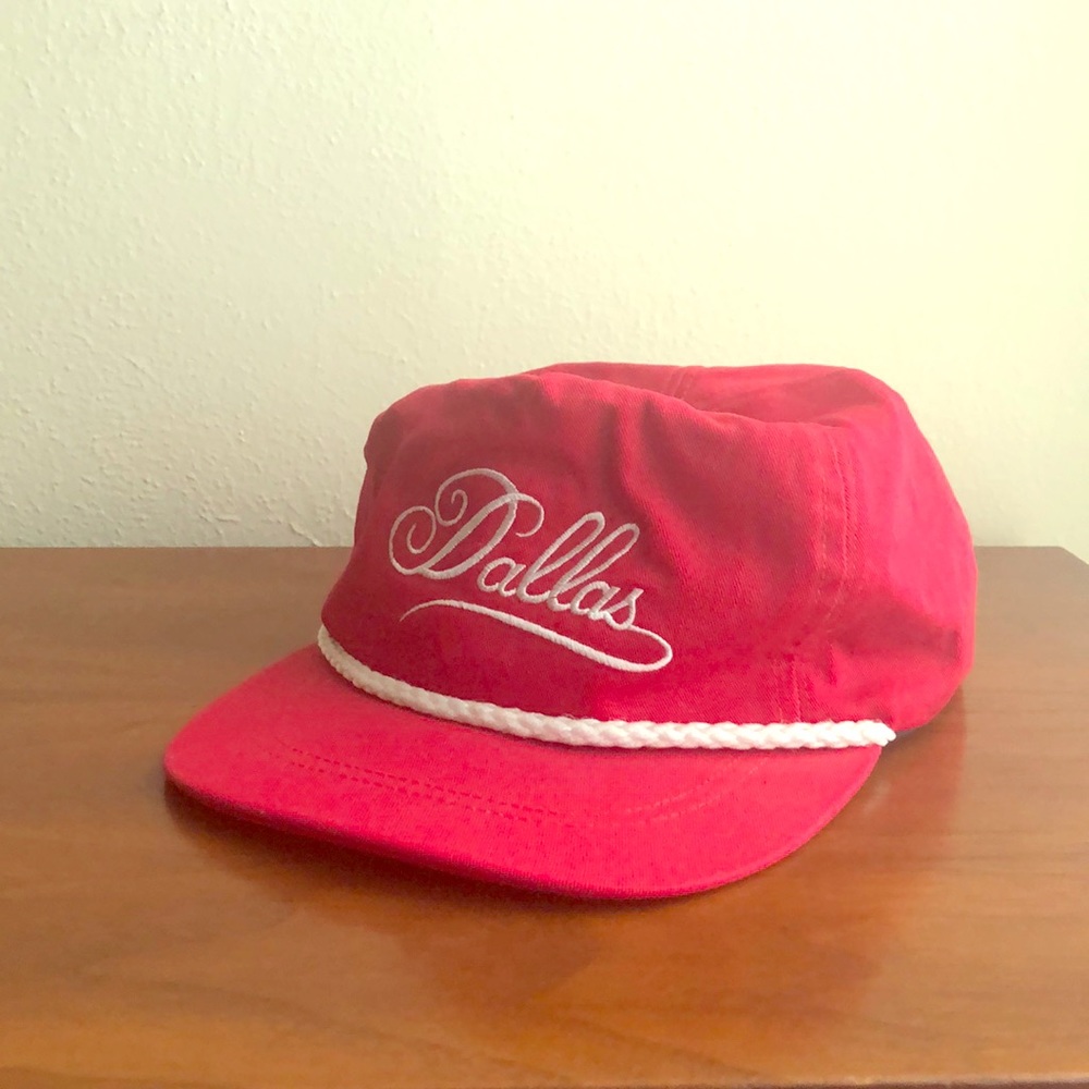 Vintage Dallas Red Trucker Hat, Hecho en America!